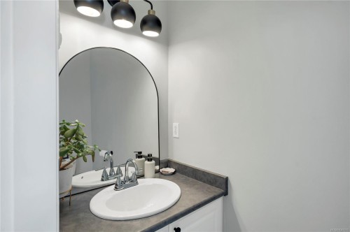#A-331 Mclean St, Campbell River, BC - Indoor Photo Showing Bathroom