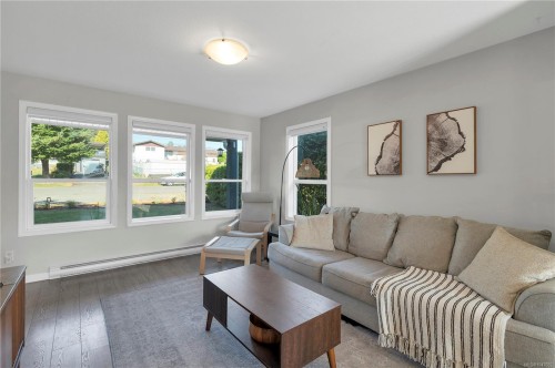 #A-331 Mclean St, Campbell River, BC - Indoor Photo Showing Living Room