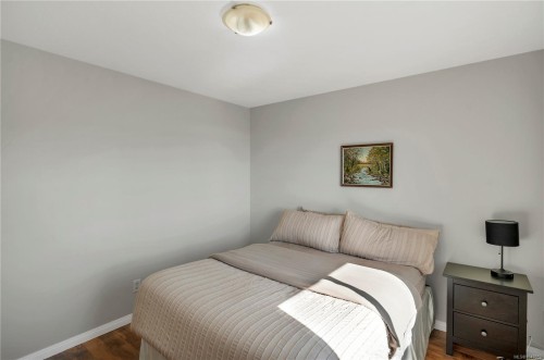 #A-331 Mclean St, Campbell River, BC - Indoor Photo Showing Bedroom