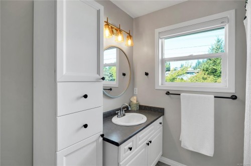 #A-331 Mclean St, Campbell River, BC - Indoor Photo Showing Bathroom