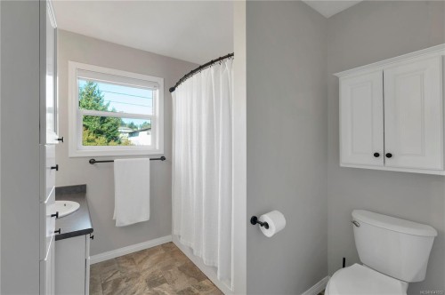 #A-331 Mclean St, Campbell River, BC - Indoor Photo Showing Bathroom
