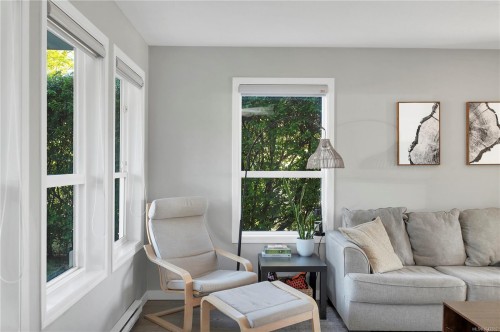 #A-331 Mclean St, Campbell River, BC - Indoor Photo Showing Living Room