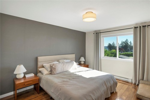#A-331 Mclean St, Campbell River, BC - Indoor Photo Showing Bedroom