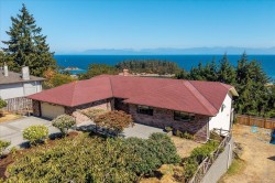 3596 Oakridge Dr Nanaimo, BC V9T 1M4