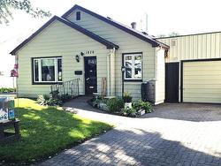 1820 Hamilton Avenue Thunder Bay, ON P7E 4Y1