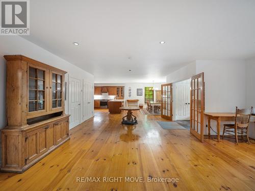 7135 Pond Street, Mississauga, ON - Indoor