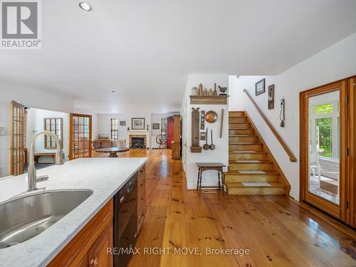 7135 Pond Street, Mississauga, ON - Indoor Photo Showing Kitchen
