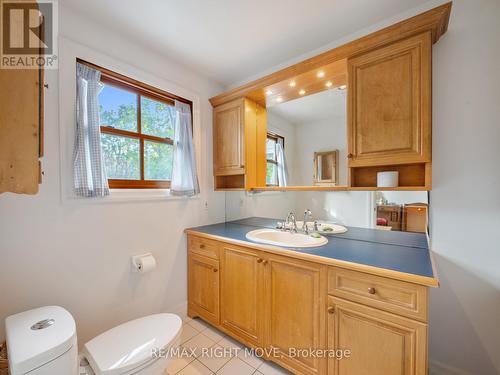 7135 Pond Street, Mississauga, ON - Indoor Photo Showing Bathroom