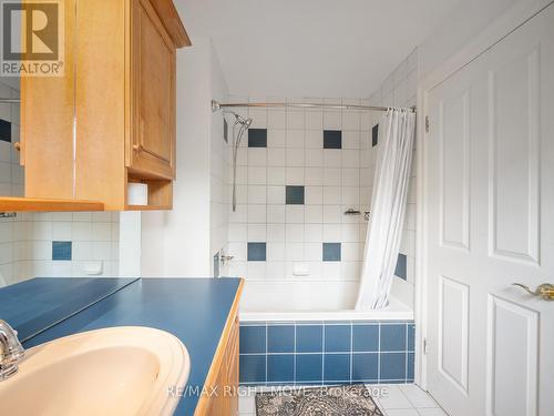 7135 Pond Street, Mississauga, ON - Indoor Photo Showing Bathroom
