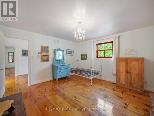 7135 Pond Street, Mississauga, ON - Indoor