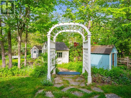 7135 Pond Street, Mississauga, ON - Outdoor