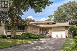 14 WOODSIDE Drive  Hamilton, ON L8T 1C3