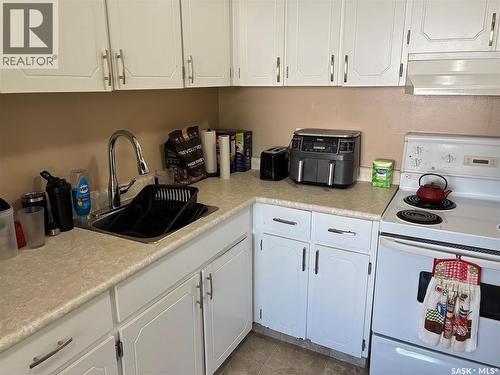 44B Nollet Avenue, Regina, SK - Indoor Photo Showing Kitchen