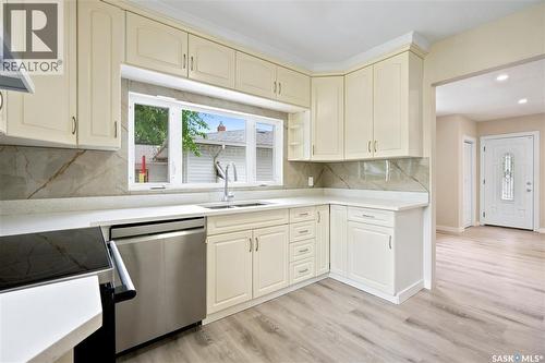 2819 Montreal Crescent, Regina, SK - Indoor Photo Showing Kitchen