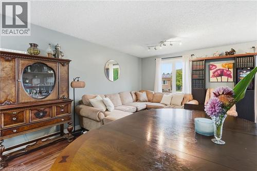 49 Markson Crescent, Hamilton, ON - Indoor Photo Showing Living Room
