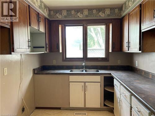 90 Queensway E, Simcoe, ON - Indoor Photo Showing Kitchen With Double Sink