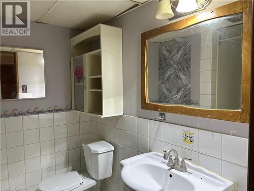 3 pc - 90 Queensway E, Simcoe, ON - Indoor Photo Showing Bathroom