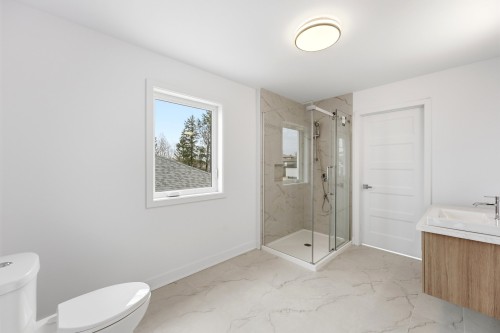 Salle de bains - Rue Des Cèdres, L'Assomption, QC - Indoor Photo Showing Bathroom