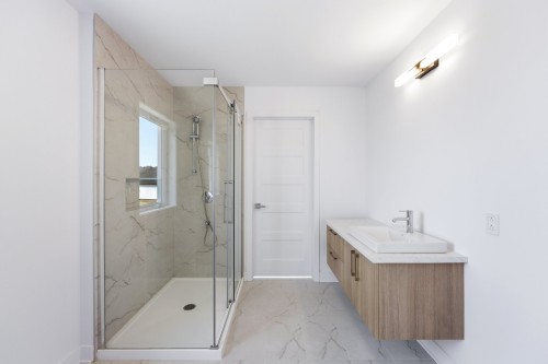 Salle de bains - Rue Des Cèdres, L'Assomption, QC - Indoor Photo Showing Bathroom
