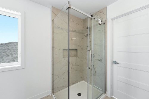 Salle de bains - Rue Des Cèdres, L'Assomption, QC - Indoor Photo Showing Bathroom