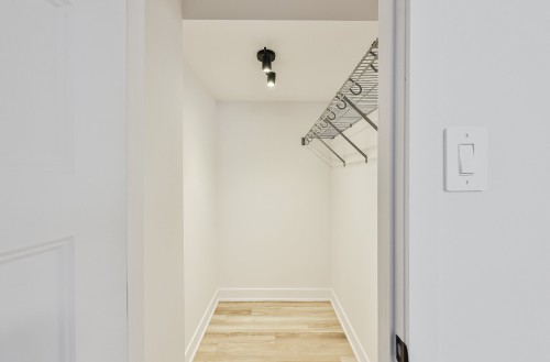 Penderie (Walk-in) - Rue Des Cèdres, L'Assomption, QC - Indoor