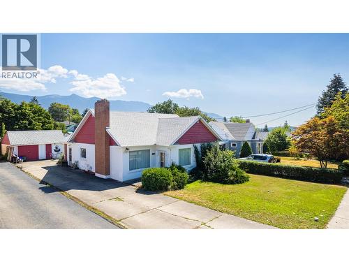 326 10th Avenue N  Creston, BC V0B 1G0