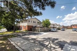 18 - 18 SAN VITO WAY Toronto, ON M3L 2G8