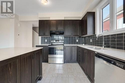 119 Hackamore Crescent, Ottawa, ON - Indoor Photo Showing Kitchen With Double Sink With Upgraded Kitchen