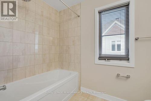 119 Hackamore Crescent, Ottawa, ON - Indoor Photo Showing Bathroom