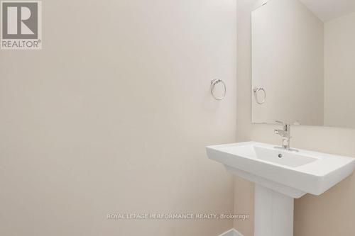119 Hackamore Crescent, Ottawa, ON - Indoor Photo Showing Bathroom