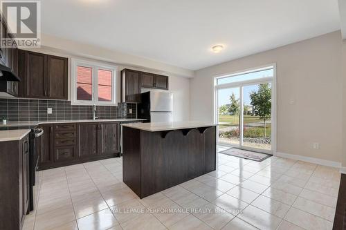 119 Hackamore Crescent, Ottawa, ON - Indoor Photo Showing Kitchen