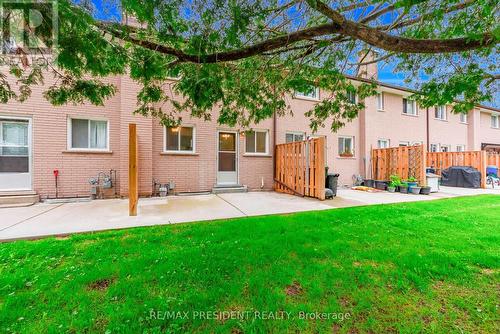 564 Brookhaven Crescent, Waterloo, ON - Outdoor