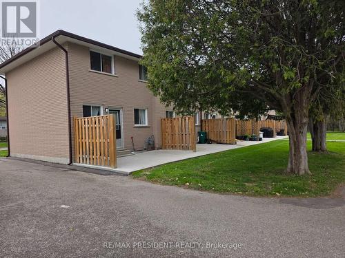 564 Brookhaven Crescent, Waterloo, ON - Outdoor