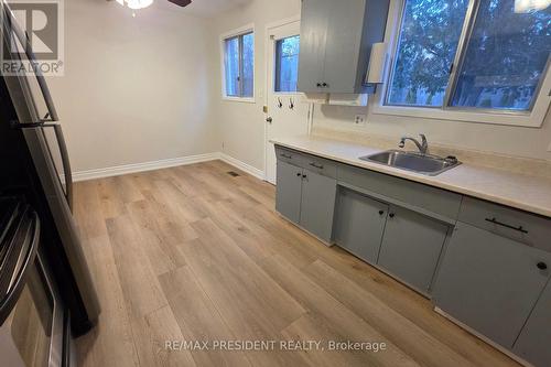 564 Brookhaven Crescent, Waterloo, ON - Indoor Photo Showing Kitchen