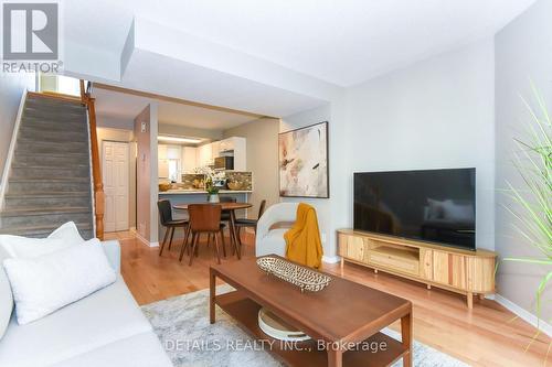 158 Forward Avenue, Ottawa, ON - Indoor Photo Showing Living Room