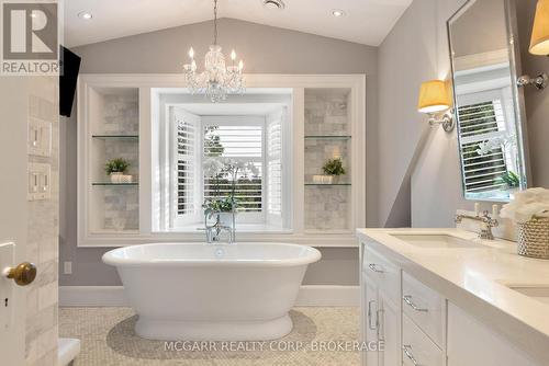Elegant 5 piece with bay window - 39 Yates Street, St. Catharines (Downtown), ON - Indoor Photo Showing Bathroom