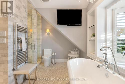 Relaxing soaker tub - 39 Yates Street, St. Catharines (Downtown), ON - Indoor Photo Showing Bathroom