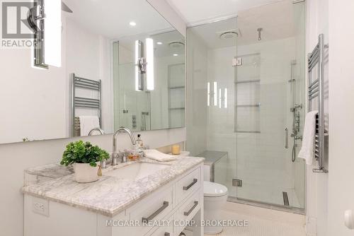 Elegant 3pc bathroom - 39 Yates Street, St. Catharines (Downtown), ON - Indoor Photo Showing Bathroom