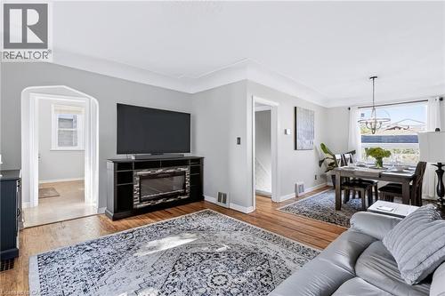 164 Charlotte Street, Hamilton, ON - Indoor Photo Showing Living Room