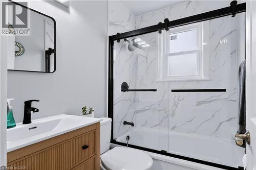 164 Charlotte Street, Hamilton, ON - Indoor Photo Showing Bathroom