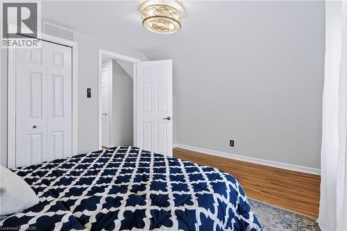 164 Charlotte Street, Hamilton, ON - Indoor Photo Showing Bedroom