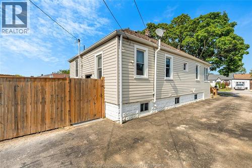 2329 Meighen Road, Windsor, ON - Outdoor