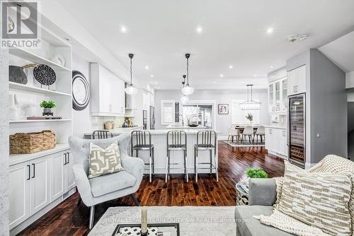 888 Fourth Street, Mississauga, ON - Indoor Photo Showing Living Room