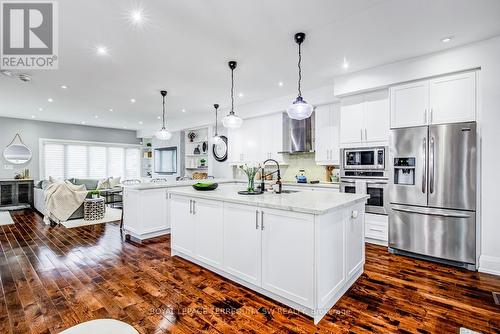 888 Fourth Street, Mississauga, ON - Indoor Photo Showing Kitchen With Upgraded Kitchen