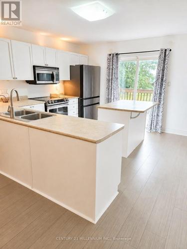 89 Masters Drive, Barrie, ON - Indoor Photo Showing Kitchen With Double Sink