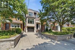 130 WANLESS AVENUE Toronto, ON M4N 1W2