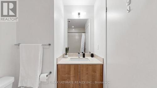 404 - 2055 Danforth Avenue, Toronto, ON - Indoor Photo Showing Bathroom