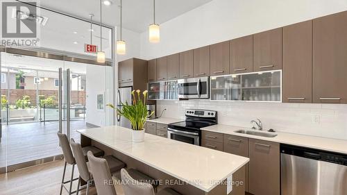 404 - 2055 Danforth Avenue, Toronto, ON - Indoor Photo Showing Kitchen With Upgraded Kitchen
