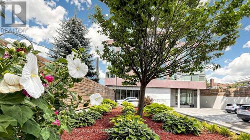 404 - 2055 Danforth Avenue, Toronto, ON - Outdoor