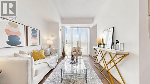 404 - 2055 Danforth Avenue, Toronto, ON - Indoor Photo Showing Living Room